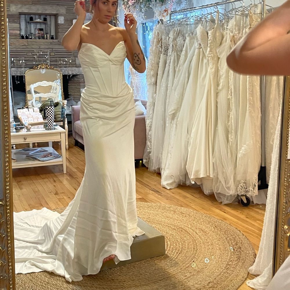 Martina Liana Elegant White Wedding Dress